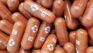 أول دواء مضاد للفيروسات يؤخذ عن طريق الفم لعلاج كورونا