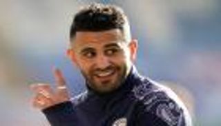 بلقطة رائعة.. رياض محرز يؤكد وفاءه لنادي الطفولة