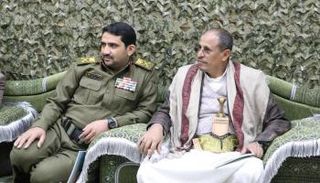 عبداللطيف المهدي إلى جوار وزير الإعلام الحوثي ضيف الله الشامي