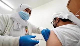 حملة تطعيم لقاح كورونا تتواصل في الإمارات