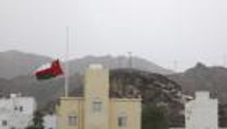 اليوم اعصار عمان بدأ في