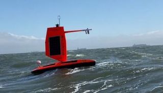 الروبوت العائم يصور الموج من داخل الأعاصير- أرشيفية