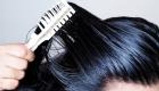 مشكلة الشعر الدهني.. الأسباب والحلول