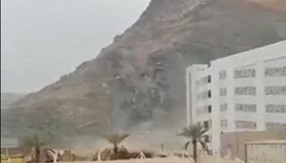 انهيار جبلي بمسقط 