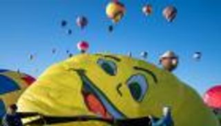 صور.. المناطيد تعود إلى سماء نيو مكسيكو بعد جائحة كورونا