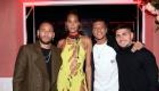 هل انتهى الخلاف؟.. عارضة أزياء تجمع مبابي ونيمار (صور)