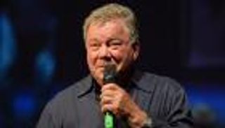 بطل سلسلة "ستار تريك" يطير للفضاء على متن صاروخ "بلو أوريجن"