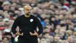 النادي يشكو وجوارديولا يعلق.. مشجع يفسد قمة ليفربول ضد مان سيتي