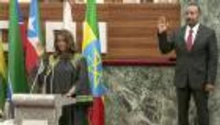 آبي أحمد يؤدي اليمين الدستورية بعد إعادة تعيينه رئيسا للوزراء 