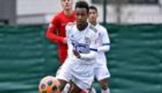 أشعل صراعا بين فرنسا والجزائر.. 4 معلومات عن الموهبة يانيس لاغة