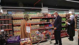 أردوغان أثناء التسوق