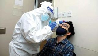 فحوصات كورونا في الإمارات