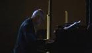 الفنان الإيطالي لودوفيكو إيناودي يعزف أحدث أعماله في إكسبو دبي