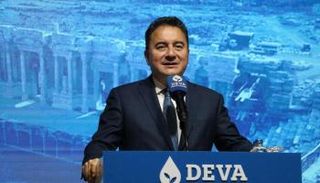 علي باباجان رئيس حزب الديمقراطية والتقدم المعارض بتركيا