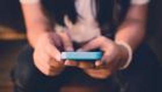 أسرار التحرش الإلكتروني بالأطفال.. ما لا يعرفه الآباء عن أبنائهم