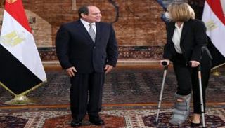 جانب من تسليم السفير أوراق اعتمادها للرئيس السيسي