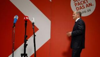 أولاف شولتز في أحد المؤتمرات الصحفية