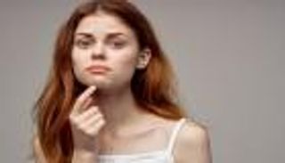 البثور أثناء الدورة الشهرية.. خطوات للعناية بالبشرة