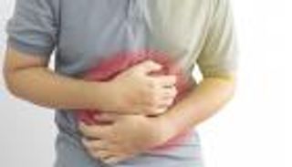 آلام الجزء العلوي من البطن.. أسباب خطيرة تستوجب العلاج