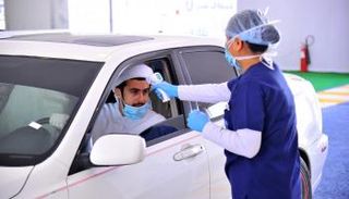 فحص كورونا من المركبة في الإمارات