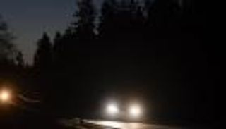 نصائح لقيادة آمنة في الخريف.. تجاهل هذه التقنية بسيارتك