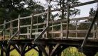 بيع جسر خشبي بـ180 ألف دولار.. ما السر؟