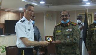 الفريق عصام محمد حسن والجنرال ستيفن تاونسند