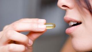 دراسة توصي بتوخي الحذر مع تناول المكملات الغذائية