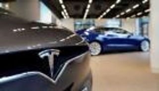 إيلون ماسك وتسلا يغادران كاليفورنيا تدريجيا: الأرباح لنا والقوانين لكم