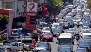 طوابير على محطات الوقود في لبنان