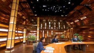 مقدمو النشرة في الاستوديو أثناء الزلزال