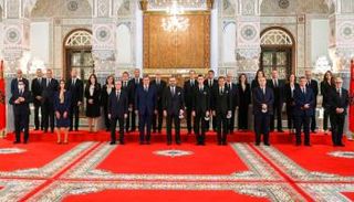 الملك محمد السادس رفقة أعضاء الحكومة المغربية برئاسة عزيز أخنوش