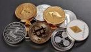 أسعار العملات الرقمية.. بيتكوين تسترد مكاسبها وسقوط بينانس كوين