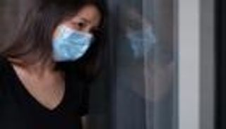 زيادة حالات القلق والاكتئاب عالمياً خلال جائحة كورونا.. والنساء الأكثر تضرراً