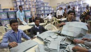 مركز لفرز الأصوات في انتخابات عراقية سابقة