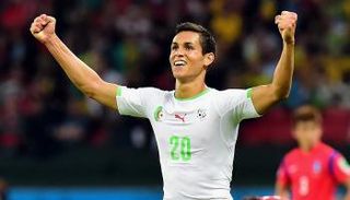 عيسى ماندي لاعب منتخب الجزائر