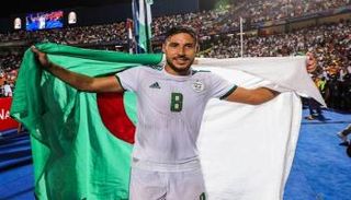 يوسف بلايلي نجم منتخب الجزائر