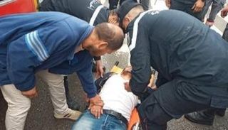 صورة للاعتداء على صحفي تونسي من قبل الإخوان