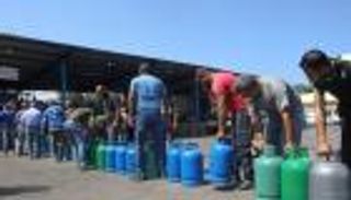 أزمة جديدة تضرب لبنان.. "المصرف" يوقف دعم "الغاز المنزلي"