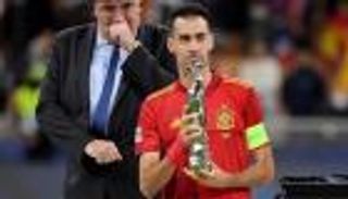 الوجه الآخر لبوسكيتس.. من سخط برشلونة للأفضل في دوري الأمم الأوروبية