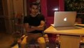 مصري يبتكر تطبيقا ينافس فيسبوك.. تعرف على "i TOP"