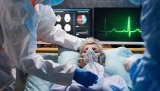 مريضة كورونا ترتدي قناع التنفس الصناعي بروسيا- أرشيفية