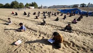 أطفال نازحون جانب من جرائم الحوثي