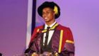 بقميص خاص.. مانشستر يونايتد يحتفي بالدكتور راشفورد