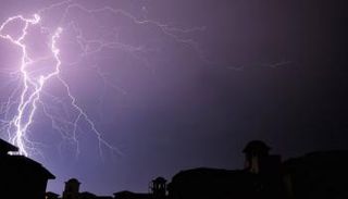 رعد وبرق في سماء مصر مساء الإثنين