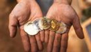 أسعار العملات الرقمية اليوم.. بيتكوين تربح و "الكلابية" تعوي