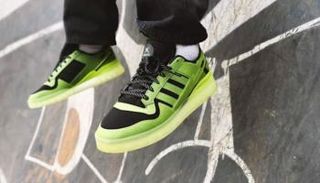 حذاء جديد لأديداس بشعار إكس بوكس