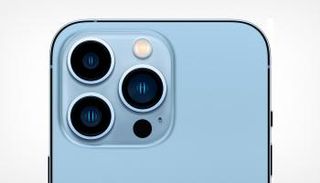 كاميرا هاتف آيفون 13