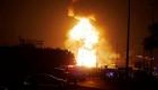 مصرع شخص جراء حريق بمصنع تابع للحرس الثوري بإيران