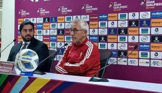 بيرت فان مارفيك مدرب منتخب الإمارات